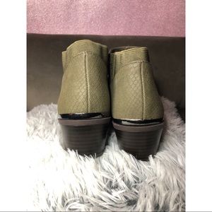 Brand new Vera wang booties